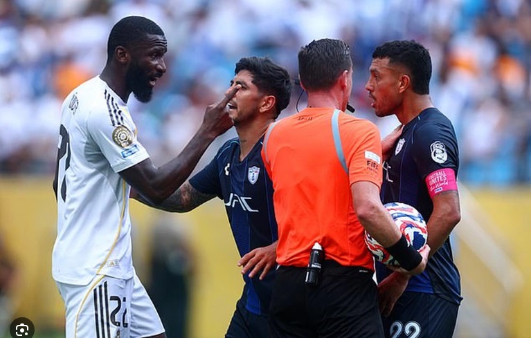 Antonio Rudiger trong trận Real Madrid thắng Pachuca 3-1, nơi xảy ra sự việc bị cáo buộc phân biệt chủng tộc khiến FIFA phải vào cuộc điều tra. Nguồn: Getty Images/FIFA