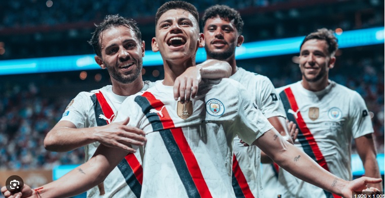 Claudio Echeverri ăn mừng bàn thắng đầu tiên trong màu áo Manchester City với siêu phẩm sút phạt vào lưới Al Ain tại Club World Cup 2025. Nguồn: Getty Images/Manchester City