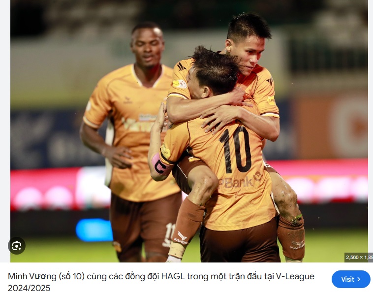 Minh Vương (số 10) cùng các đồng đội HAGL trong một trận đấu tại V-League 2024/2025. Nguồn: HAGL Media