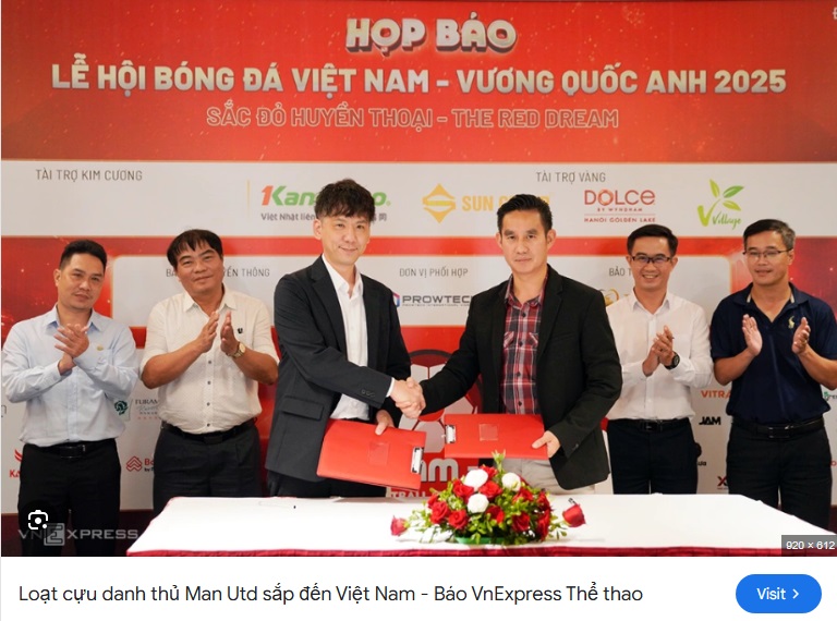 Ông Masakata Sato, Phó tổng Giám đốc Tập đoàn Kangaroo (bên trái), ký kết hợp tác với ban tổ chức sự kiện tại Đà Nẵng. Nguồn: Nguyễn Đông